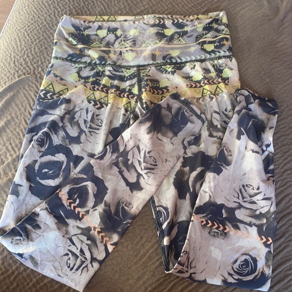 Teeki Desert Rose Hot Pant yoga leggings - Picture 10 of 10